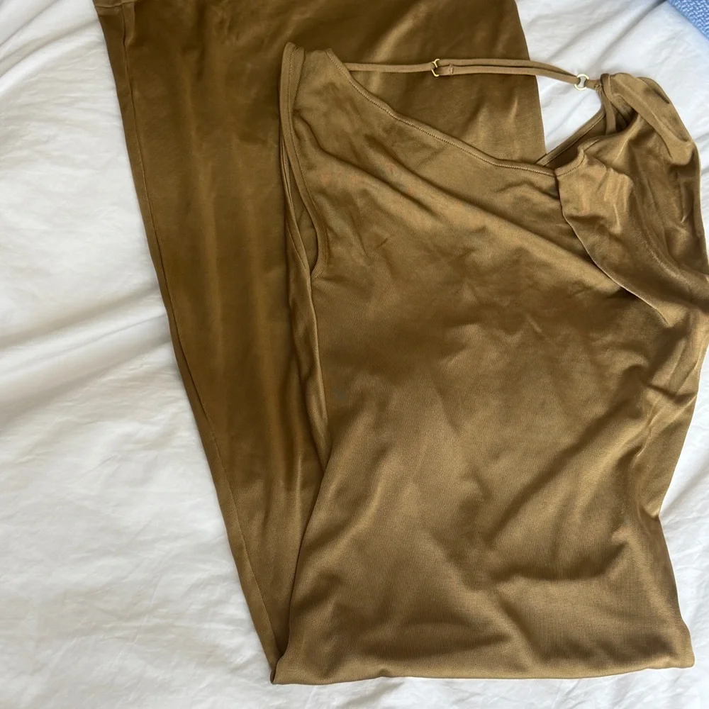 Asta resort chloe dress in gold size Medium! Seen on alix Earle - Picture 5 of 12